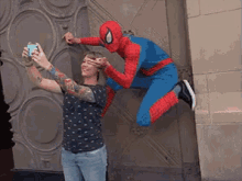 蜘蛛侠 拍照 GIF - Spider Man Take Photo GIFs