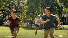 Catching The Frisbee Thomas Magnum GIF - Catching The Frisbee Thomas Magnum Magnum Pi GIFs