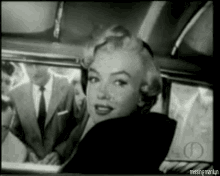 Marilyn Monroe Car Leaving Airport GIF - Marilyn Monroe Car Leaving Airport GIFs