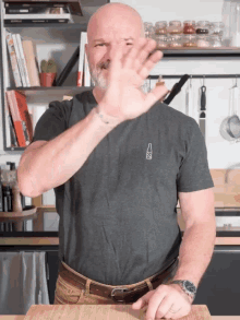 Philippe Etchebest Coucou GIF - Philippe Etchebest Coucou Salut GIFs
