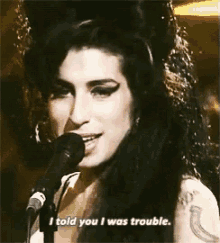 Amy Winehouse GIF - Amy Winehouse Temible GIFs