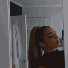 Selfie Mirror Selfie GIF - Selfie Mirror Selfie Ponytail GIFs
