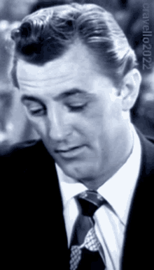 Robert Mitchum No GIF - Robert Mitchum No Shaking Head GIFs