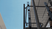 a gif of a building with the letters s on the bottom