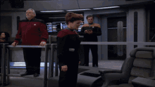 Star Trek Voyager Janeway Captain On The Bridge Try It On Hd GIF - Star Trek Voyager Janeway Captain On The Bridge Try It On Hd GIFs