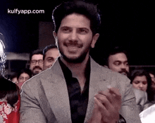 Clapping.Gif GIF - Clapping Dulquer Gif GIFs