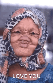 Old Lady Smooch GIF - Old Lady Smooch Kisses GIFs