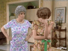 Mamas Family Cracking Up GIF - Mamas Family Cracking Up Carol Burnett GIFs