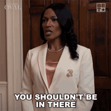 You Shouldnt Be In There Victoria Franklin GIF - You Shouldnt Be In There Victoria Franklin The Oval GIFs
