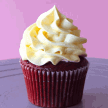 Cupcake Dessert GIF - Cupcake Dessert Red Velvet GIFs