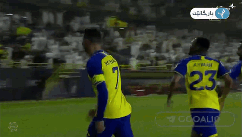 Ronaldo Ronaldo Al Nassr GIF – Ronaldo Ronaldo al nassr Listening to music  – Otkrivajte i delite GIF-ove