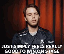Just Simply Feels Really Good To Win On Stage Its A Good Feeling To Win On Stage GIF - Just Simply Feels Really Good To Win On Stage Its A Good Feeling To Win On Stage Feels Good To Win GIFs