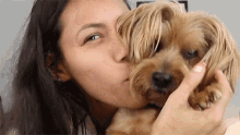 Beijo No Cachorro Caroline Lima GIF