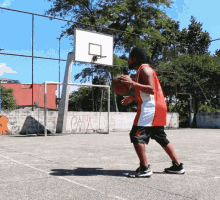 drible basquete treinando quadra de basquete jogando basquete