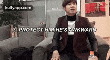 3. Protect Him He'S Awkward.Gif GIF - 3. Protect Him He'S Awkward Shin Hye-sung Clothing GIFs