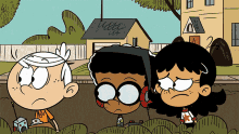 smells bad lincoln clyde stella the loud house
