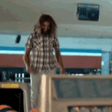 Im Out Of Here Geicos Caveman GIF - Im Out Of Here Geicos Caveman 3doors Down GIFs