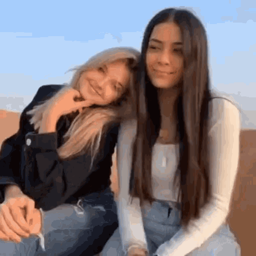 Joalin Loukamaa Sabina Hidalgo GIF - Joalin Loukamaa Sabina Hidalgo Now United GIFs