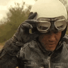 Putting On Goggles Johnny GIF - Putting On Goggles Johnny The Bikeriders GIFs