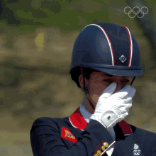 waving charlotte dujardin olympics wave hands horse riding