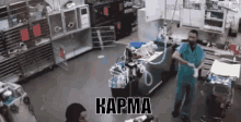 карма врач получил перчаткой по носу фейл GIF - Karma Doctor Snap GIFs