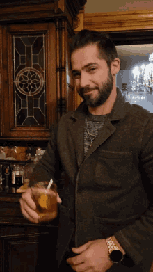 Cheers Whiskey Glass GIF - Cheers Whiskey Glass Cheers To You GIFs
