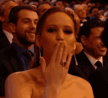 Blow Kiss Jennifer Lawrence GIF - Blow Kiss Jennifer Lawrence The Mocking Jay GIFs