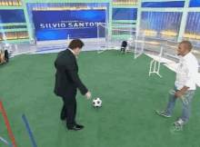 Silvio Santos Cobrando Pênalti GIF - Border Collie Goalie Soccer GIFs