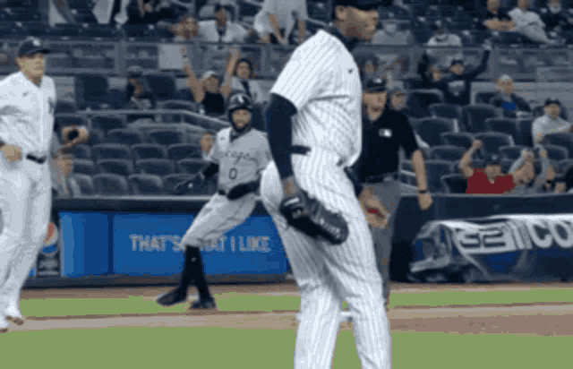 Aroldis Chapman Yankees GIF - Aroldis Chapman Yankees Win - Discover &  Share GIFs