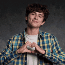 Timuoxi Timothee Finger Heart GIF - Timuoxi Timothee Finger Heart Jessicasprings0 GIFs