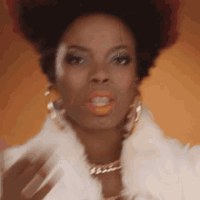 Blowing A Kiss Saturday Night Live GIF - Blowing A Kiss Saturday Night Live Blow A Kiss GIFs