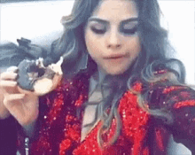 Selena Gomez Eating GIF - Selena Gomez Eating Donut GIFs