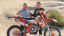 Hit The Trail Andrew Oldar GIF - Hit The Trail Andrew Oldar Jay Clark GIFs