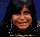 a close up of a woman 's face with the words sos tapete da taylor written below her