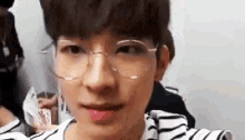 Wonwoo Seventeen GIF - Wonwoo Seventeen Selfie GIFs