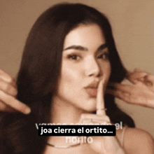 a close up of a woman 's face with the words joa cierra el orito