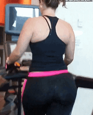 Love this thick girl in yoga pants : r/thickyogapants