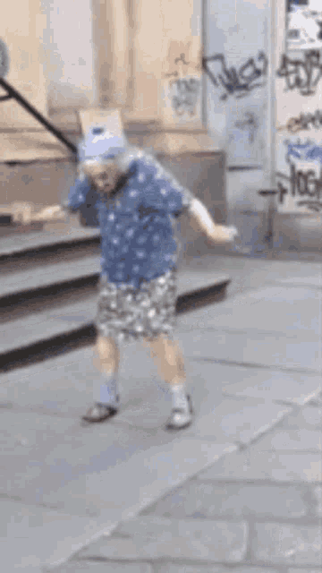 Где бабка танцует. Орест Адамович Кипренский портрет гусара Давыдова. Бабка танцует. Бабка пляшет. Бабуля пляшет.
