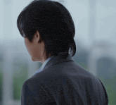 the back of a man 's head is shown in a blurry photo