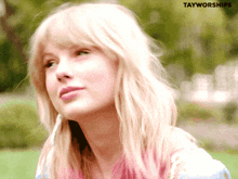 Tayworships Taylor Swift GIF - Tayworships Taylor Swift Lover GIFs