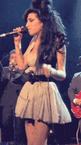 Amy Winehouse GIF