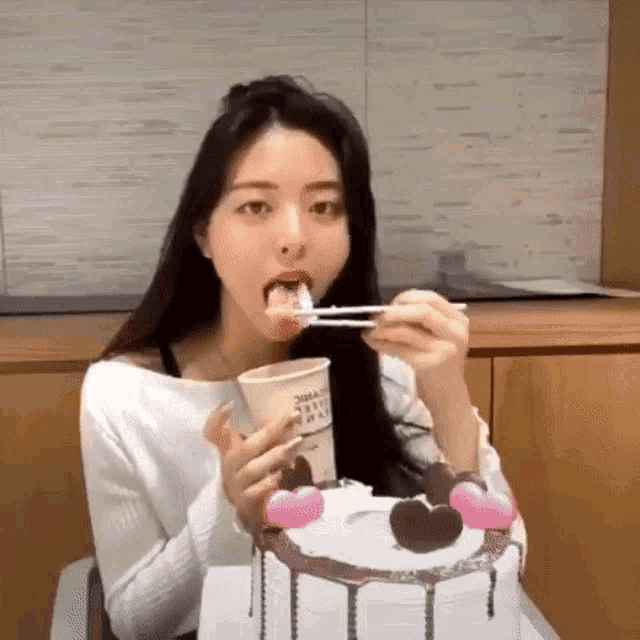 yuna-itzy-yuna.gif
