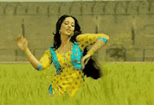 Mahie Gill Mahi Gill GIF - Mahie Gill Mahi Gill Carry On Jatta GIFs