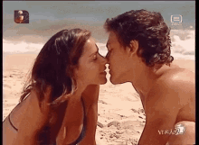 Dania Neto Kiss GIF - Dania Neto Kiss Beach GIFs