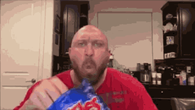 https://media.tenor.com/G-ImeupyxmIAAAAd/eating-the-chip-chips.gif