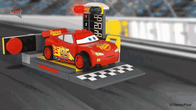Voiture Cars Disney Pixar Flash McQueen Rust-eze 10730