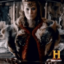 Queen Come Here GIF - Queen Come Here Coming GIFs