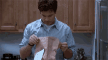 Not Being Able To Find Anything In Your Purse GIF - Idk What I Expected I Dont Know What I Expeted Expecations Vs Reality GIFs