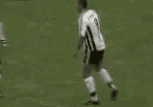 Soccer Faking GIF - Soccer Faking Fake GIFs