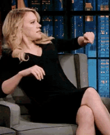 kate mckinnon point pointing late night show kate mckinnon point pointing late night show